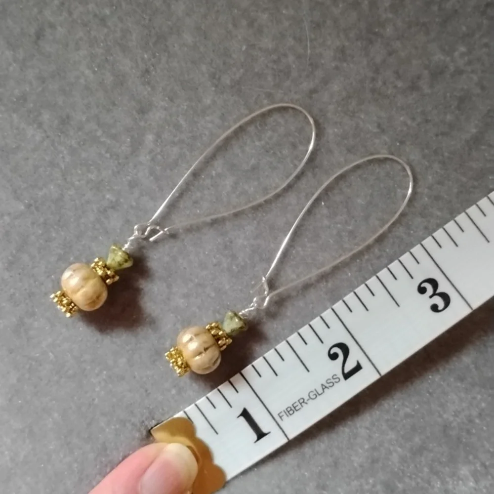 🎃Hand Crafted Pumpkin Beaded Earrings🎃 - Picture 2 of 4